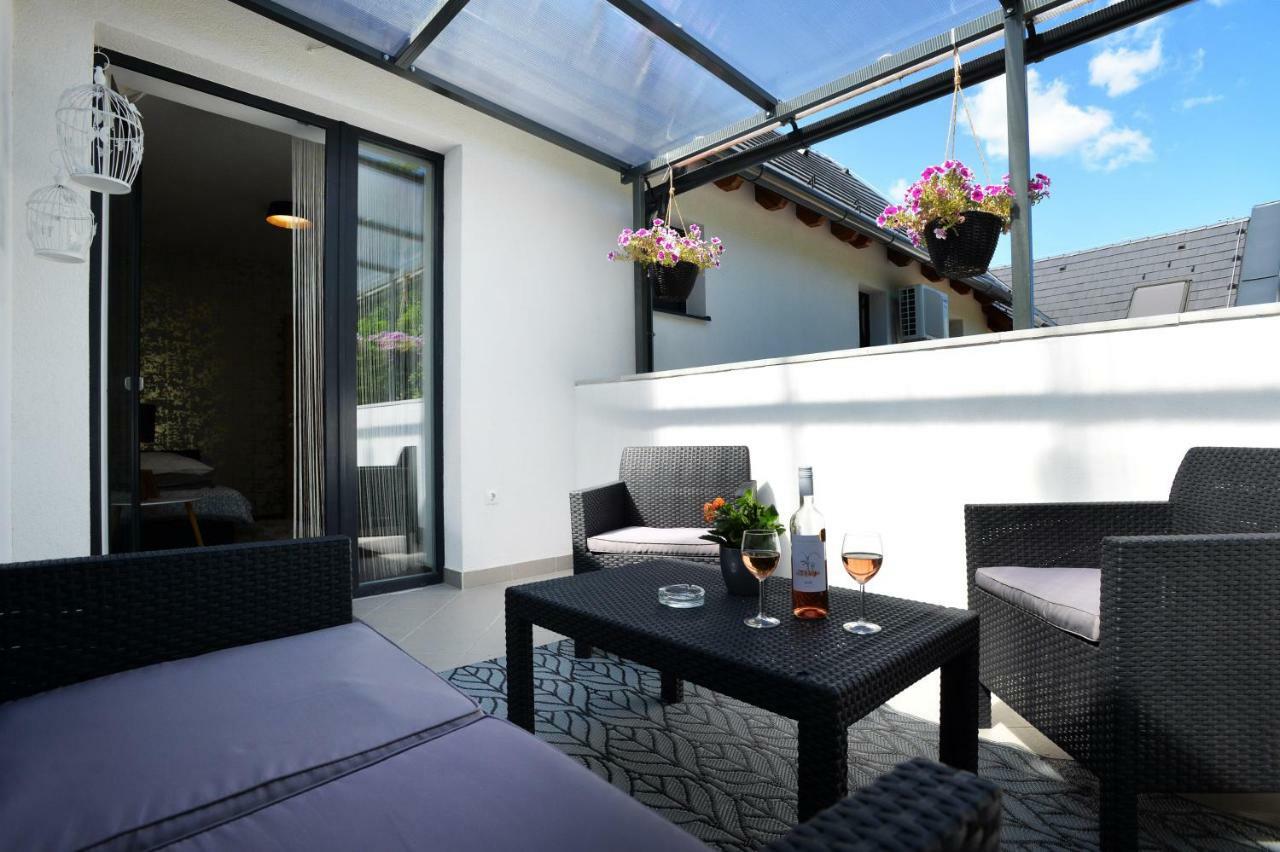 One Luxury Suites Eger Exterior photo